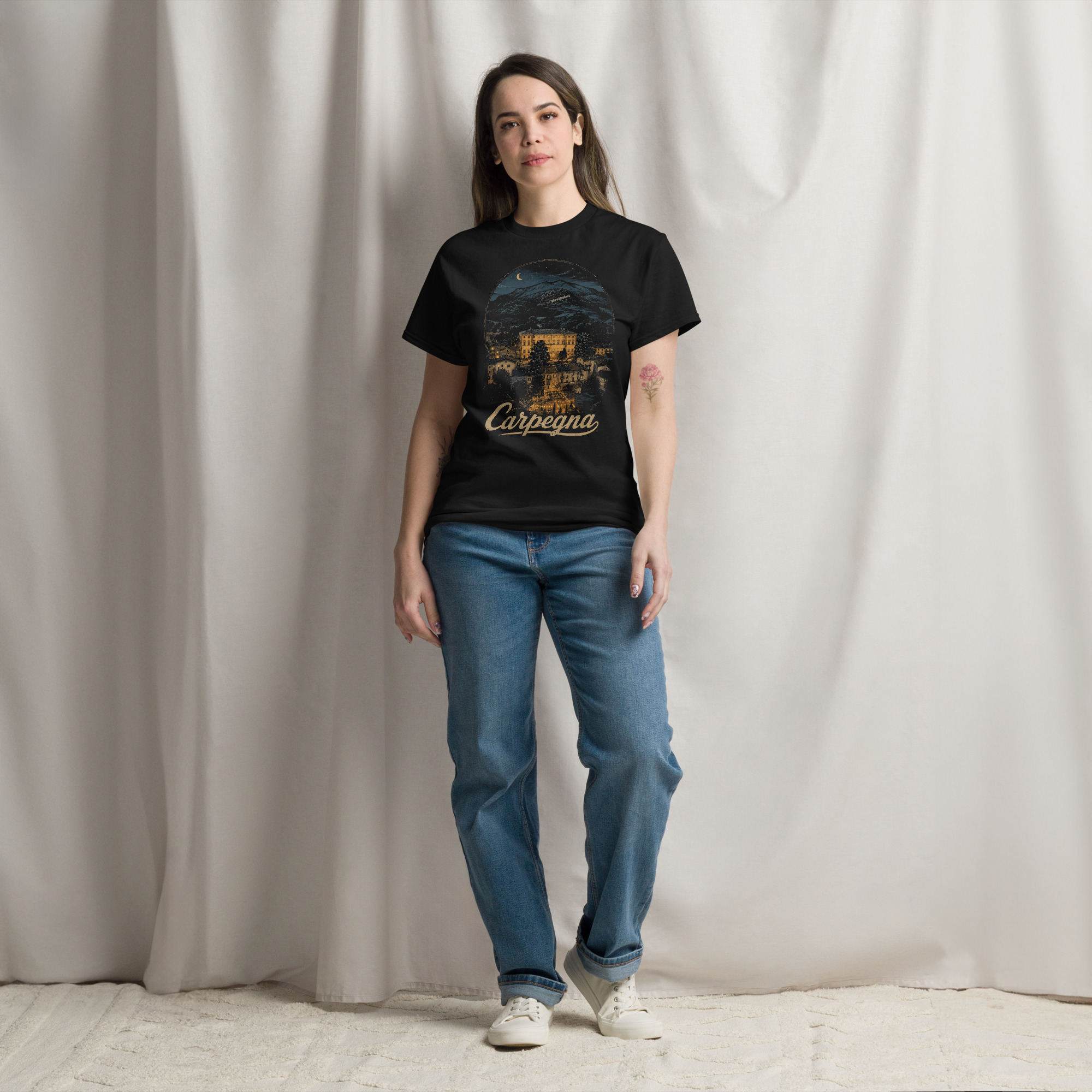 unisex-classic-tee-black-front-6a3e62d9e97b7.jpg T-shirt classica unisex • Carpegna ed il Giardino di Mezzanotte - immagine 2